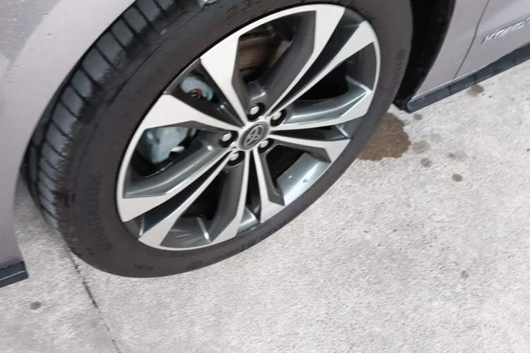 Used Toyota Granvia 2022 2.5L Hybrid Premium Edition Left Front Wheel Hub