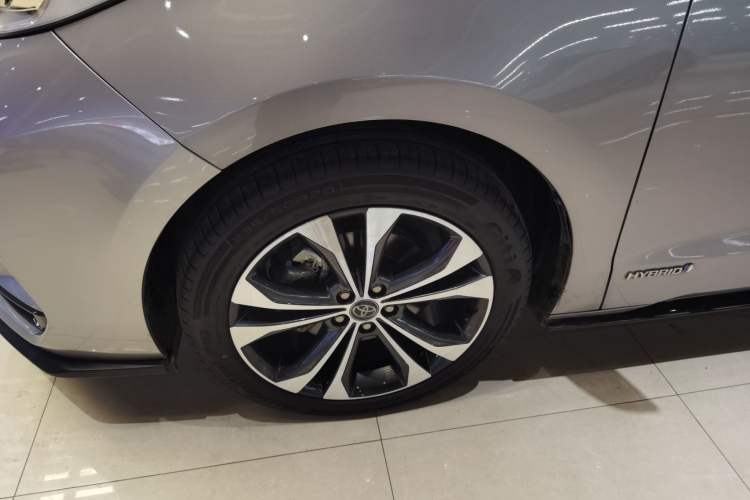Used Toyota Granvia 2022 2.5L Hybrid Prestige Edition Left Front Wheel Hub