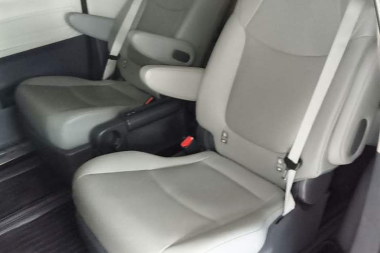 Used Toyota Granvia 2022 2.5L Hybrid Premium Edition Left Rear Seat