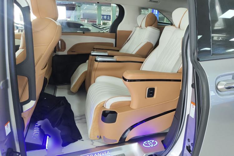Used Toyota Granvia 2022 2.5L Hybrid Flagship Edition Left Rear Seat