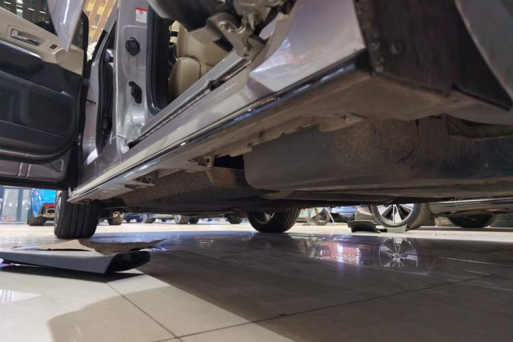 Used Toyota Granvia 2022 2.5L Hybrid Prestige Edition Left Side Sill