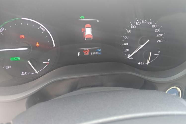 Used Toyota Granvia 2022 2.5L Hybrid Premium Edition Odometer Close Up
