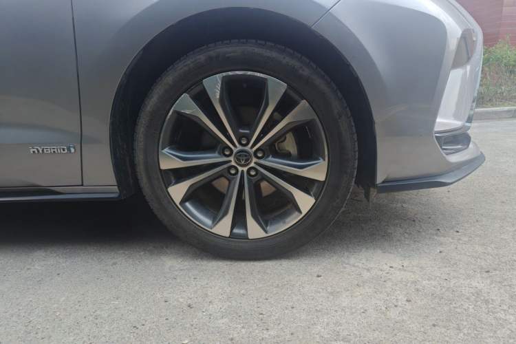 Used Toyota Granvia 2022 2.5L Hybrid Premium Edition Right Front Wheel Hub