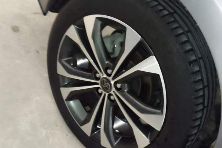 Used Toyota Granvia 2022 2.5L Hybrid Premium Edition Right Rear Wheel Hub