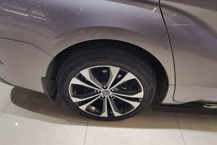 Used Toyota Granvia 2022 2.5L Hybrid Prestige Edition Right Rear Wheel Hub
