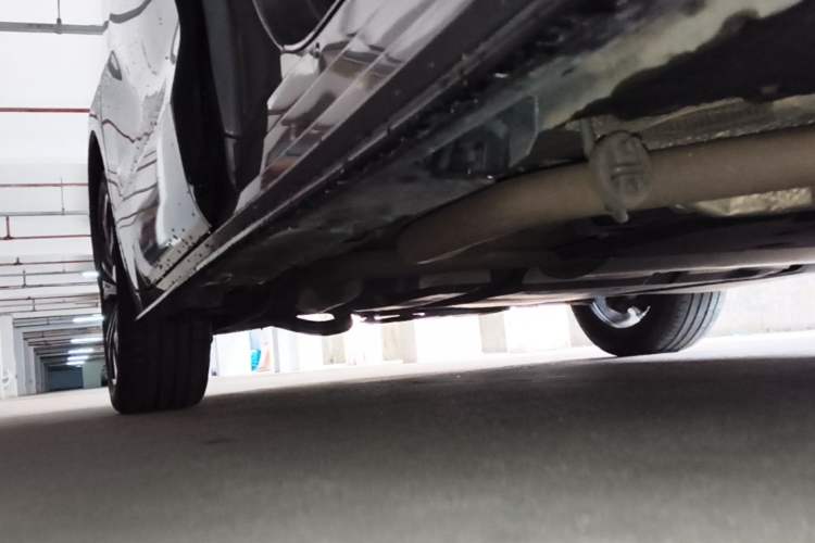 Used Toyota Granvia 2022 2.5L Hybrid Premium Edition Right Side Sill