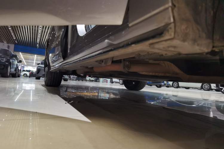 Used Toyota Granvia 2022 2.5L Hybrid Prestige Edition Right Side Sill