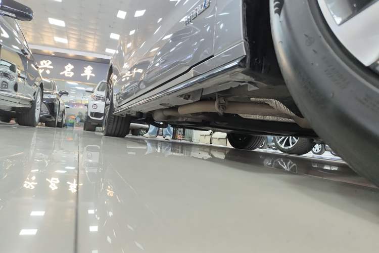 Used Toyota Granvia 2022 2.5L Hybrid Flagship Edition Right Side Sill