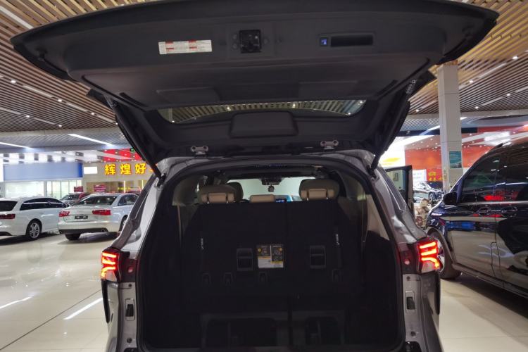 Used Toyota Granvia 2022 2.5L Hybrid Prestige Edition Trunk