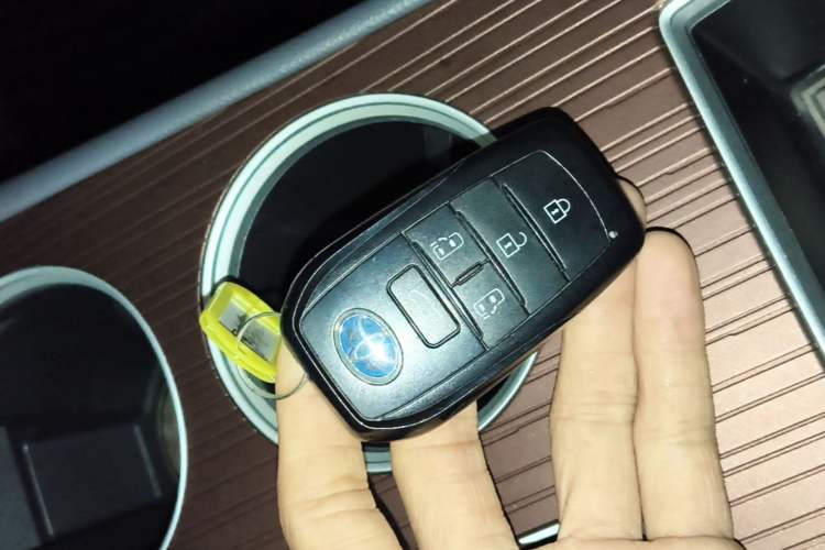 Used Toyota Granvia 2022 2.5L Hybrid Premium Edition Vehicle Key