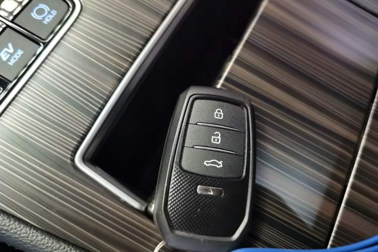 Used Toyota Granvia 2022 2.5L Hybrid Prestige Edition Vehicle Key
