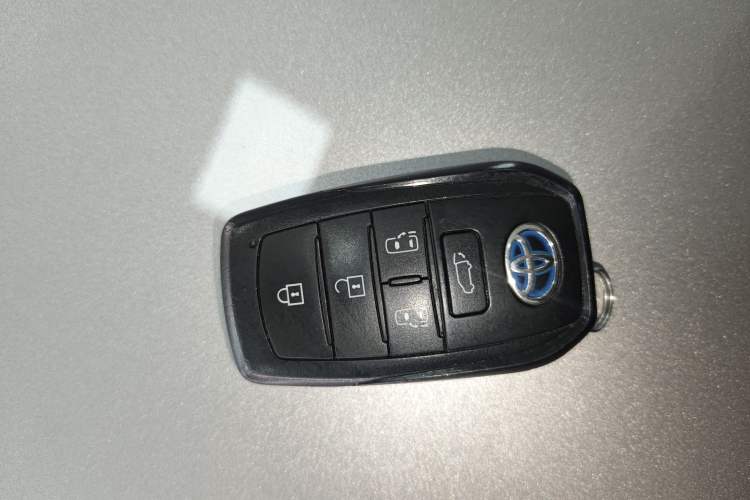 Used Toyota Granvia 2022 2.5L Hybrid Flagship Edition Vehicle Key