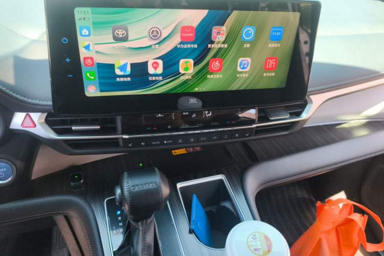 Used Toyota Granvia 2022 2.5L Hybrid Flagship Edition Audio And AC Panel
