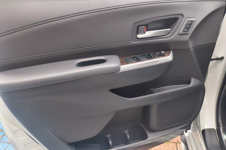 Used Toyota Granvia 2022 2.5L Hybrid Flagship Edition Audio And AC Panel