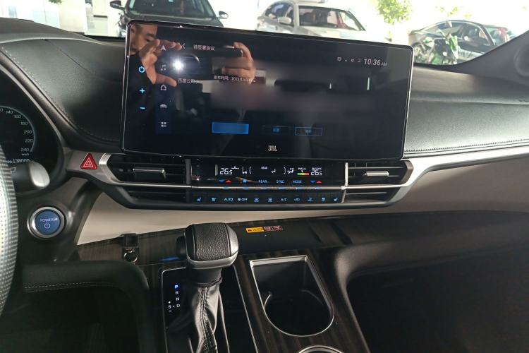 Used Toyota Granvia 2022 2.5L Hybrid Flagship Edition Audio And AC Panel