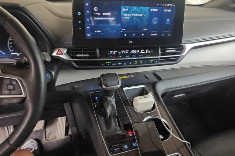 Used Toyota Granvia 2022 2.5L Hybrid Premium Edition Audio And AC Panel