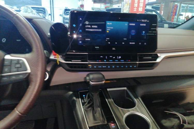 Used Toyota Granvia 2022 2.5L Hybrid Flagship Edition Audio And AC Panel