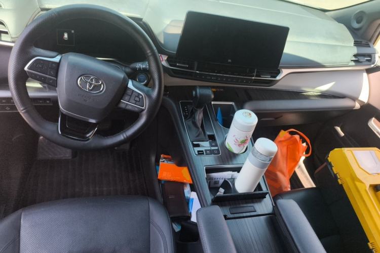 Used Toyota Granvia 2022 2.5L Hybrid Flagship Edition Center Console