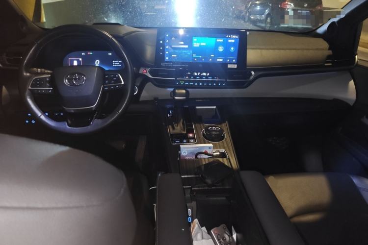 Used Toyota Granvia 2022 2.5L Hybrid Flagship Edition Center Console