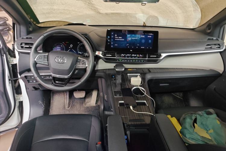 Used Toyota Granvia 2022 2.5L Hybrid Premium Edition Center Console