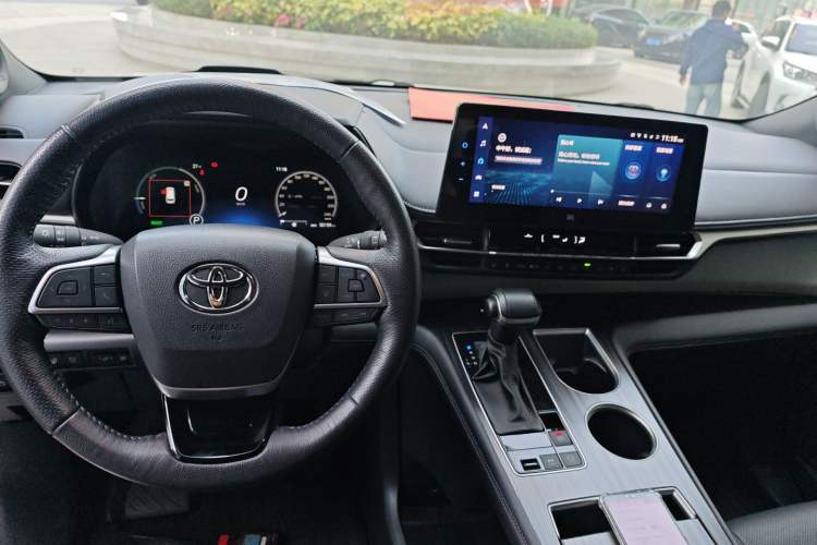 Used Toyota Granvia 2022 2.5L Hybrid Flagship Edition Center Console
