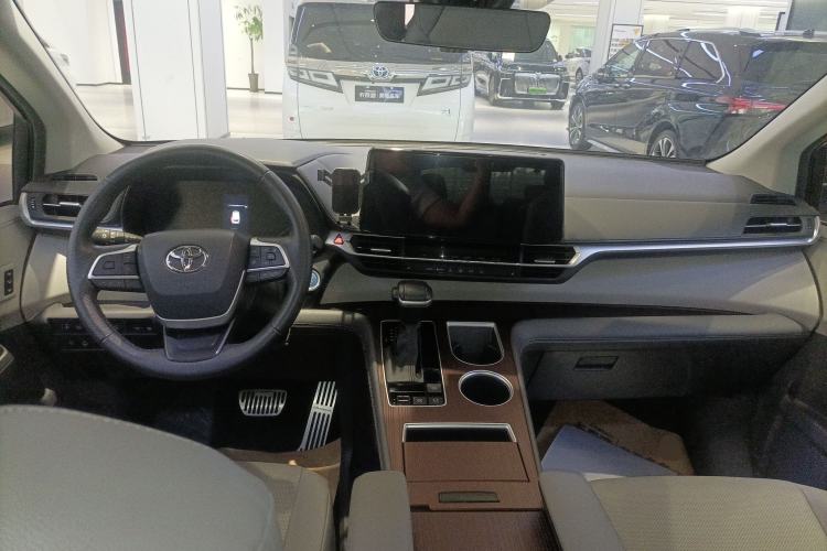 Used Toyota Granvia 2022 2.5L Hybrid Premium Edition Center Console