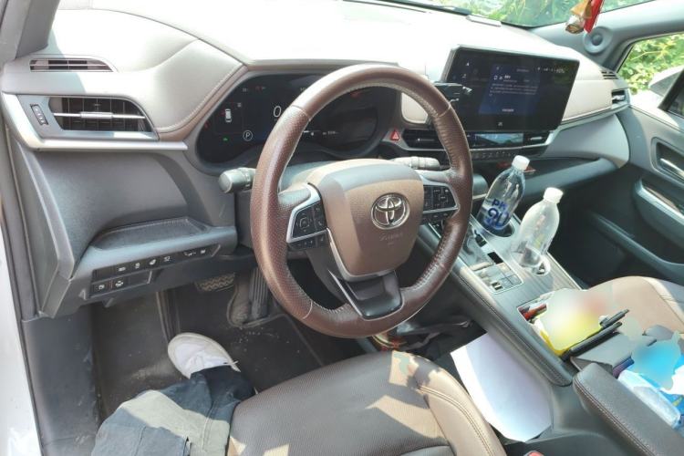 Used Toyota Granvia 2022 2.5L Hybrid Flagship Edition Center Console
