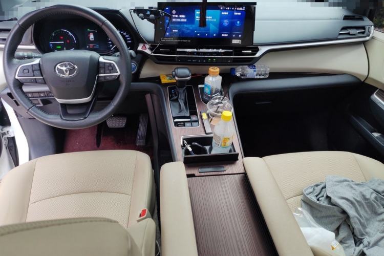 Used Toyota Granvia 2022 2.5L Hybrid Premium Edition Center Console