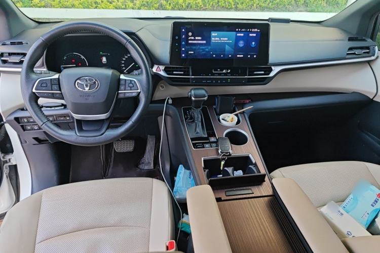 Used Toyota Granvia 2022 2.5L Hybrid Premium Edition Center Console