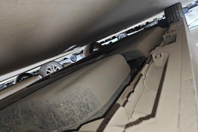 Used Toyota Granvia 2022 2.5L Hybrid Premium Edition Chassis Rear Left