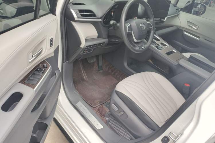 Used Toyota Granvia 2022 2.5L Hybrid Premium Edition Driver Seat