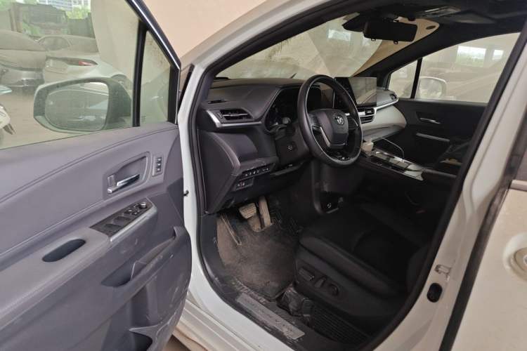 Used Toyota Granvia 2022 2.5L Hybrid Premium Edition Driver Seat