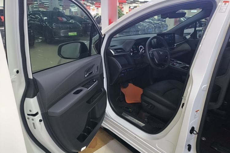 Used Toyota Granvia 2022 2.5L Hybrid Prestige Edition Driver Seat