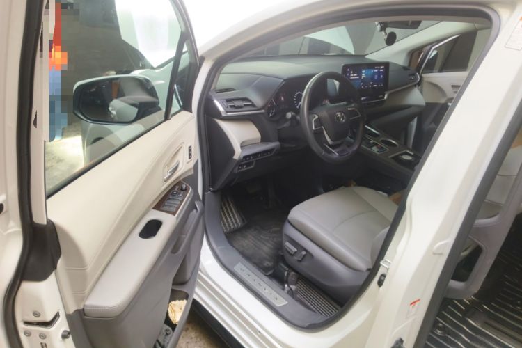 Used Toyota Granvia 2022 2.5L Hybrid Premium Edition Driver Seat