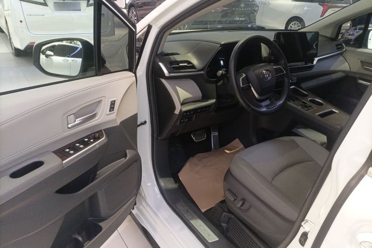Used Toyota Granvia 2022 2.5L Hybrid Premium Edition Driver Seat