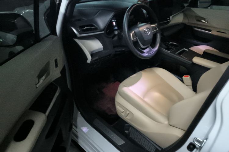Used Toyota Granvia 2022 2.5L Hybrid Premium Edition Driver Seat