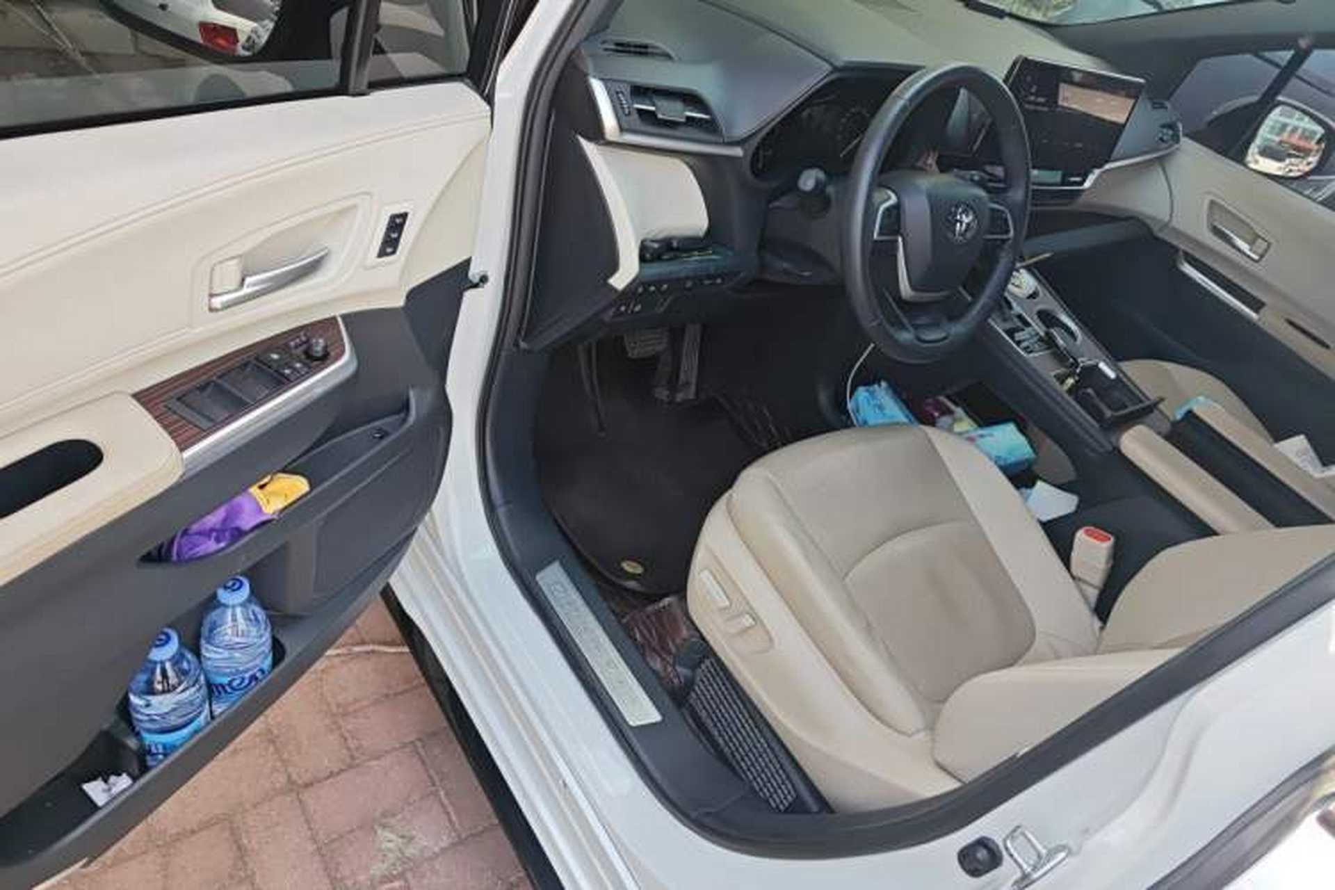 Used Toyota Granvia 2022 2.5L Hybrid Premium Edition Driver Seat