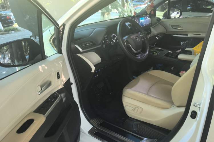 Used Toyota Granvia 2022 2.5L Hybrid Premium Edition Driver Seat