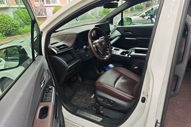 Used Toyota Granvia 2022 2.5L Hybrid Flagship Edition Driver Seat
