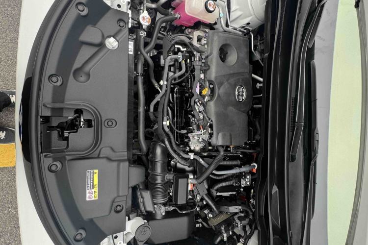 Used Toyota Granvia 2022 2.5L Hybrid Prestige Edition Engine Bay