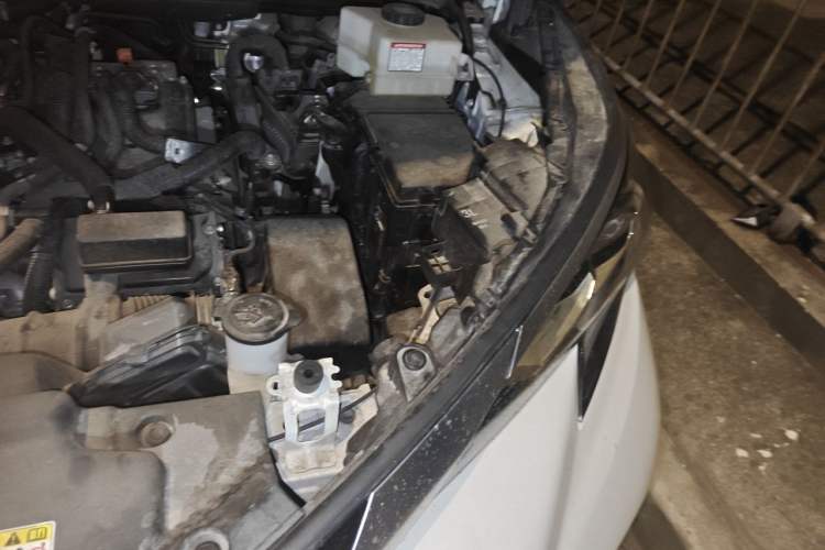Used Toyota Granvia 2022 2.5L Hybrid Flagship Edition Engine Bay Left
