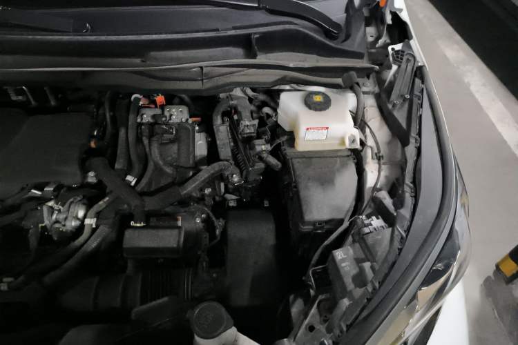 Used Toyota Granvia 2022 2.5L Hybrid Premium Edition Engine Bay Left