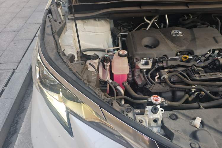 Used Toyota Granvia 2022 2.5L Hybrid Prestige Edition Engine Bay Right