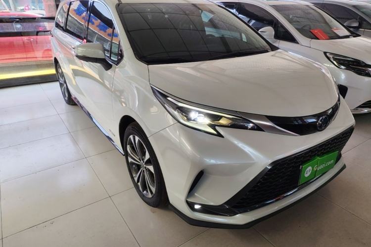 Used Toyota Granvia 2022 2.5L Hybrid Premium Edition Exterior 1