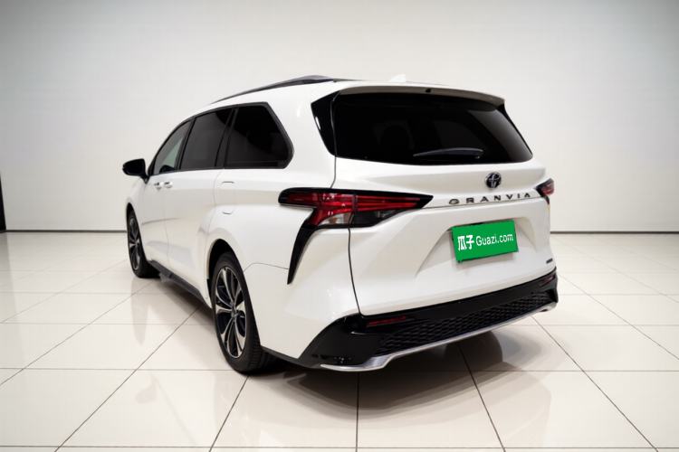 Used Toyota Granvia 2022 2.5L Hybrid Flagship Edition Exterior 3