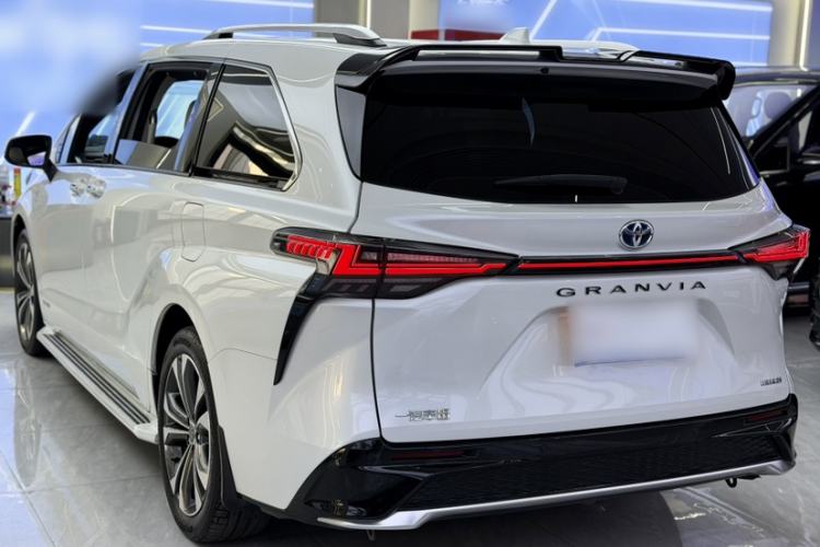 Used Toyota Granvia 2022 2.5L Hybrid Premium Edition Exterior 3