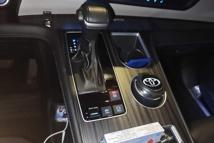 Used Toyota Granvia 2022 2.5L Hybrid Flagship Edition Gear Lever