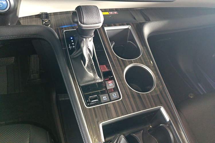 Used Toyota Granvia 2022 2.5L Hybrid Flagship Edition Gear Lever