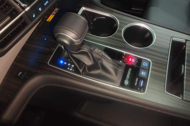 Used Toyota Granvia 2022 2.5L Hybrid Flagship Edition Gear Lever