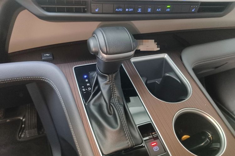 Used Toyota Granvia 2022 2.5L Hybrid Premium Edition Gear Lever